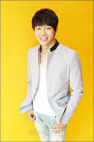 SBS수목드라마 에서 이각 역의 배우 박유천이 31일 오후 서울 상암동 오마이스타 사무실에서 인터뷰에 앞서 포즈를 취하고 있다.